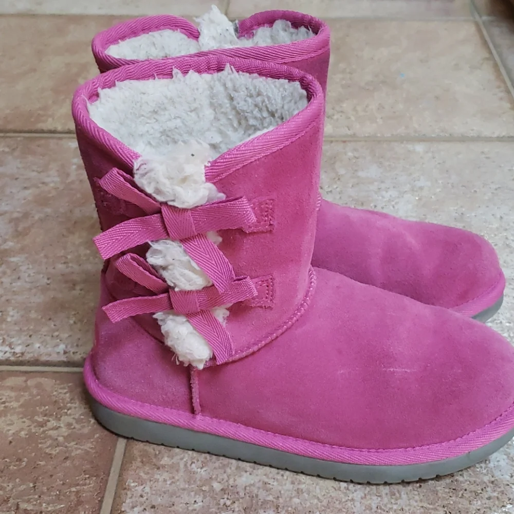 Koolaburra Pink Girls Suede Bow Detail Shearling-Lined Boots